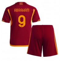Camiseta AS Roma Tammy Abraham #9 Primera Equipación Replica 2023-24 para niños mangas cortas (+ Pantalones cortos)